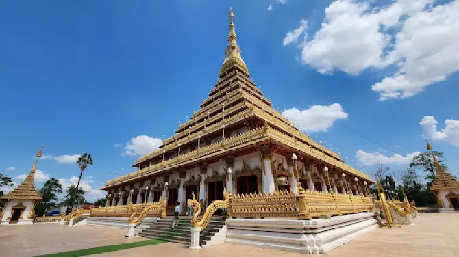 Kaen Nakhon Lake Park by the Big 9 Tiered Temple