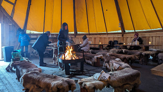 Santas Reindeer Cabin