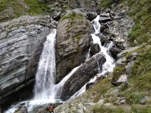 Hadsar Waterfall