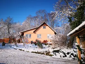 Caprices Center