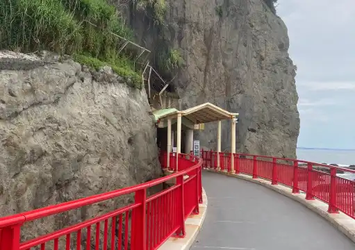 江の島岩屋周辺のホテル
