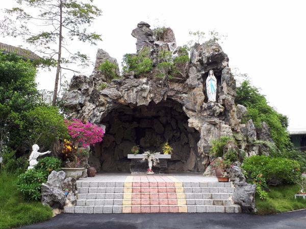 Phu Cam Cathedral