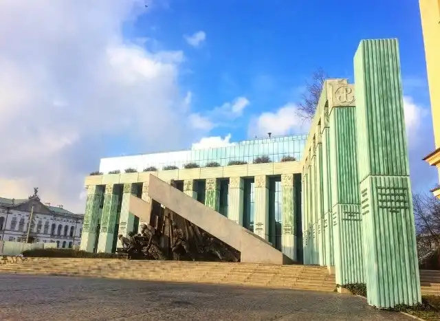 Отели рядом с достопримечательностью «Памятник Варшавскому восстанию»