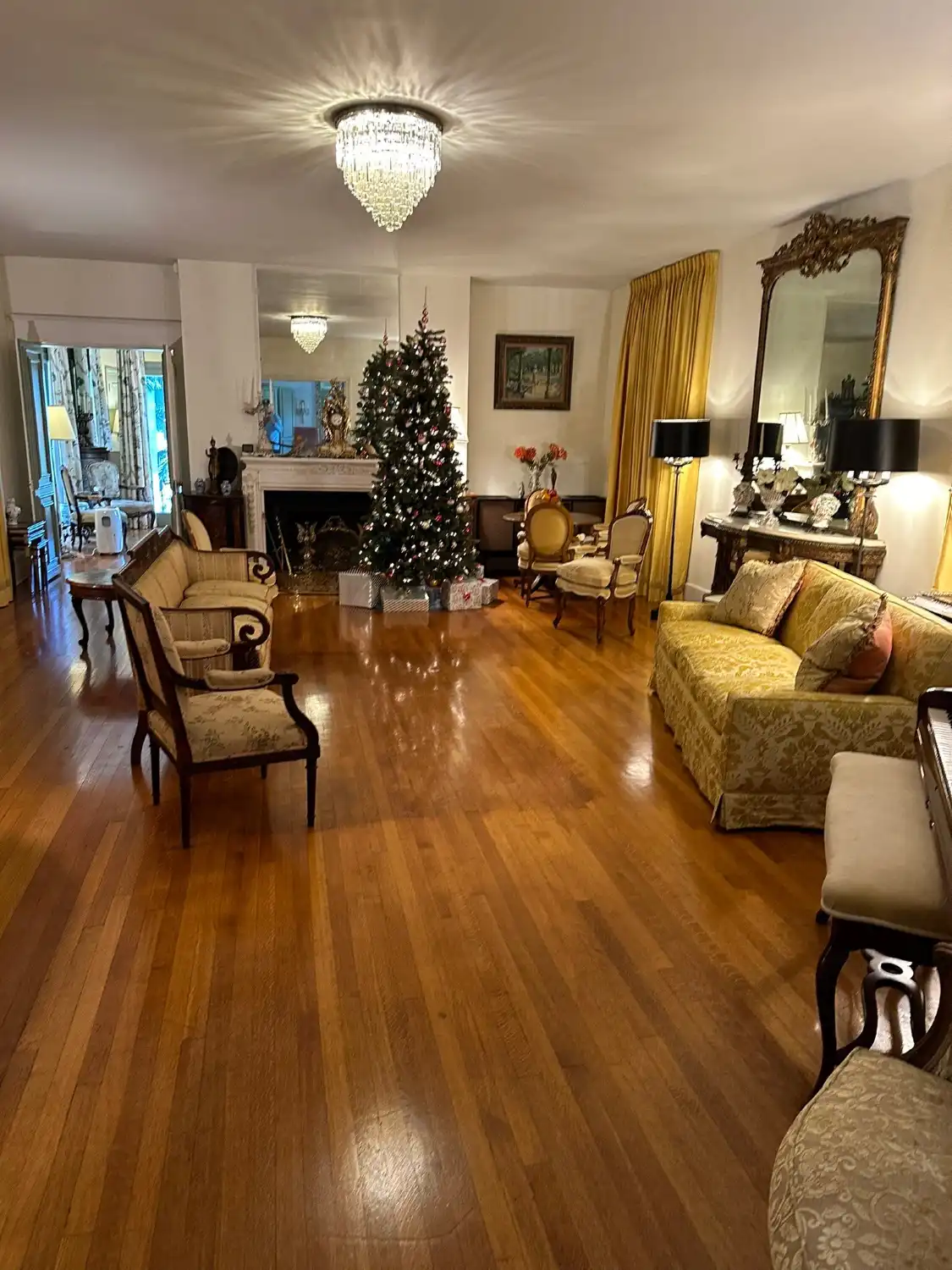Hotels near Virginia Robinson Gardens