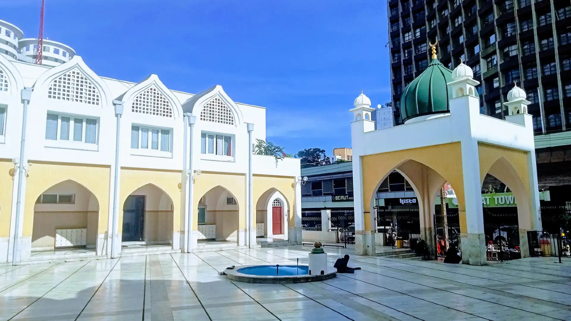 Hotels near jamia mosque