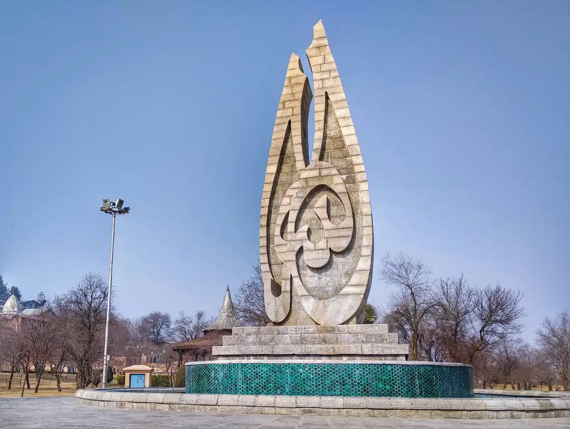 Hotels near Garden of Char Chinar