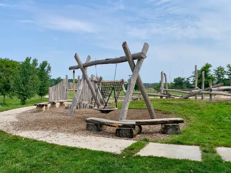 Hotels near Des Moines Water Works Park