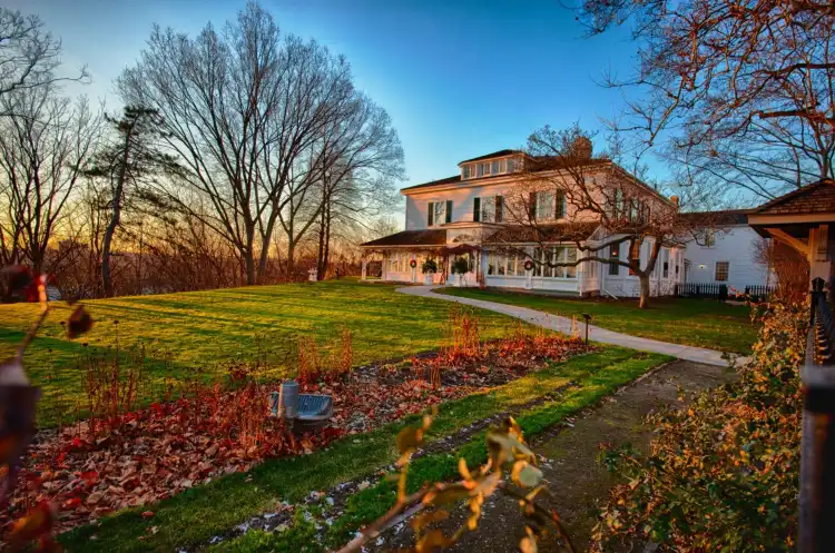 Hotels near Eldon House