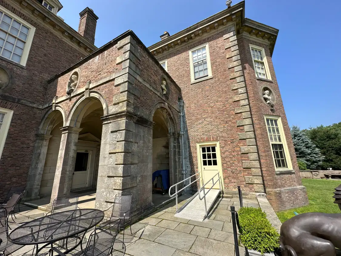 Hotels near Salisbury Mansion