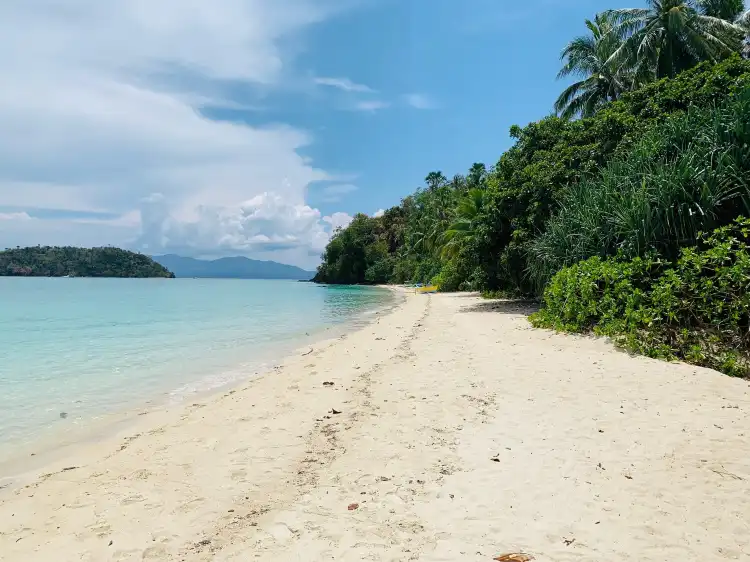 Hotels near Tiamban Beach