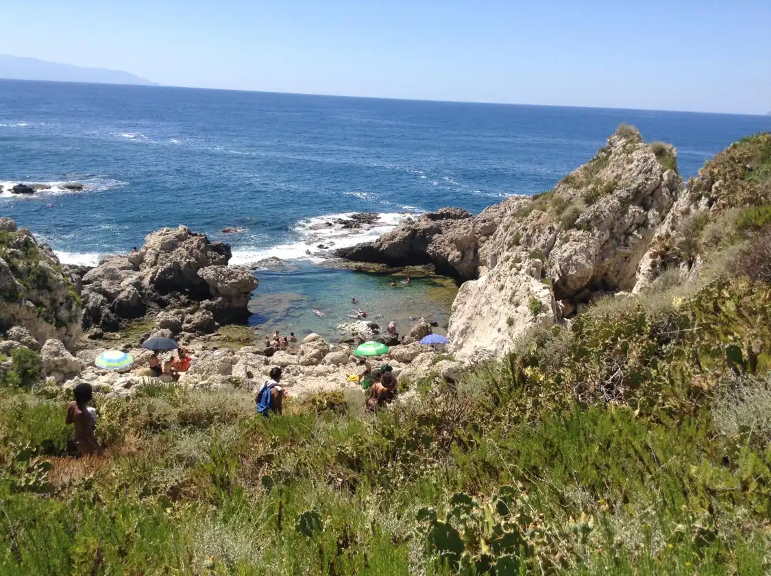 Hotels near La Manica