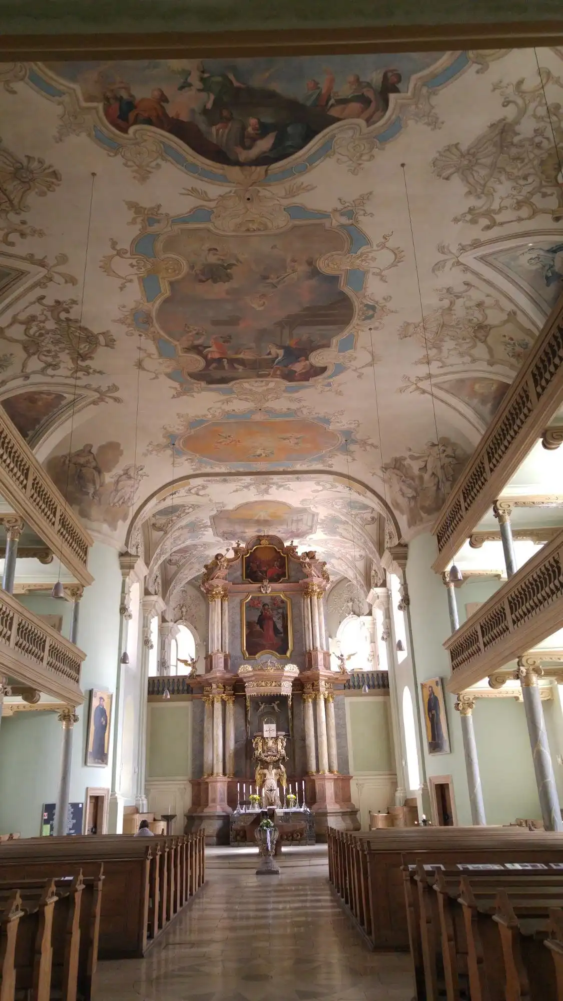 Hotels near Huguenot Church