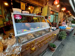 Trok Rong Ya Walking Street