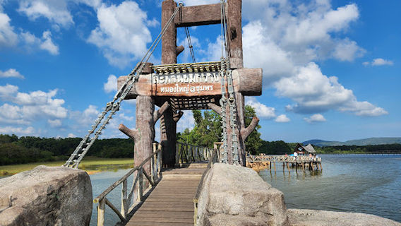 Nong Yai Wooden Bridge