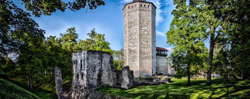 Paide ordulinnuse varemed ja Vallitorn