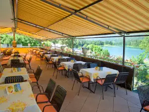 Camping, Appartements & Restaurant Seehof am Reintalersee
