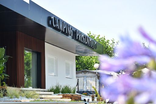 Compare 5 airports near Sanxenxo