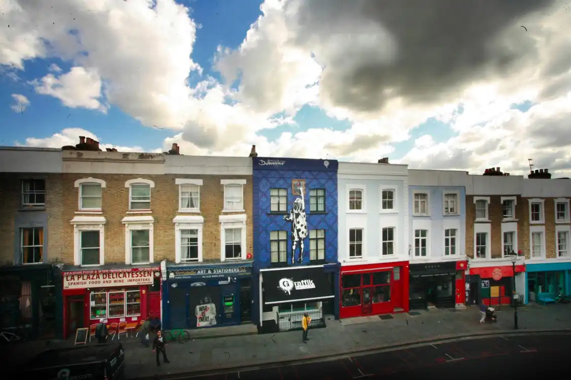 Hotels near Graffik Gallery London