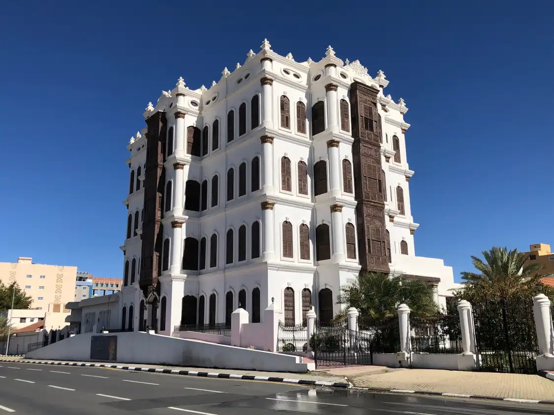 Hotels near Shubra Palace