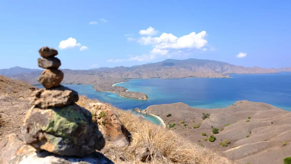 Hotels near Gili Lawa Darat