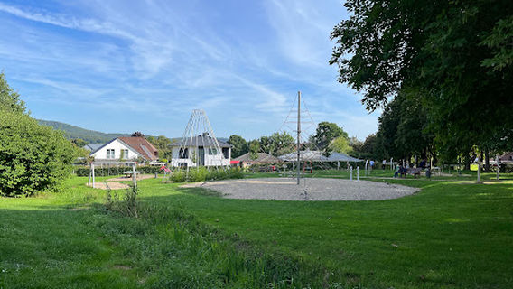 Mehrgenerationen-Spielplatz