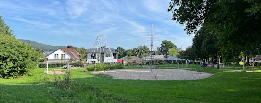 Mehrgenerationen-Spielplatz