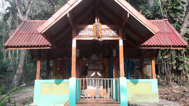 Wat Tham Khao Lak Chan