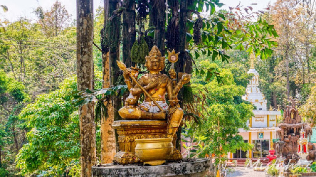 วัดพระธาตุจอมหมอกแก้ว