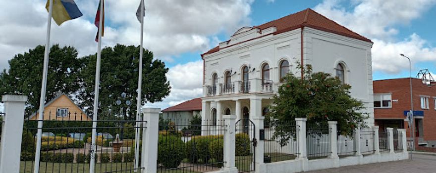 Lauryno Stuokos-Gucevičiaus aikštė