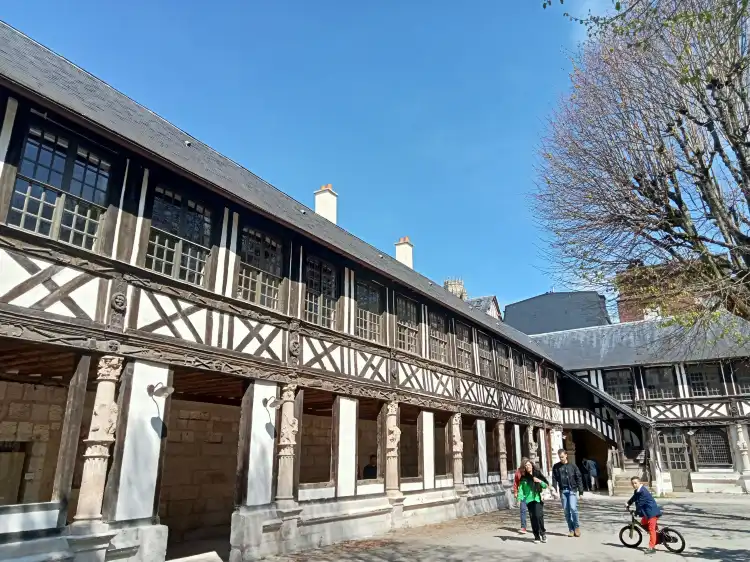 Hotels in der Nähe von Aître Saint-Maclou