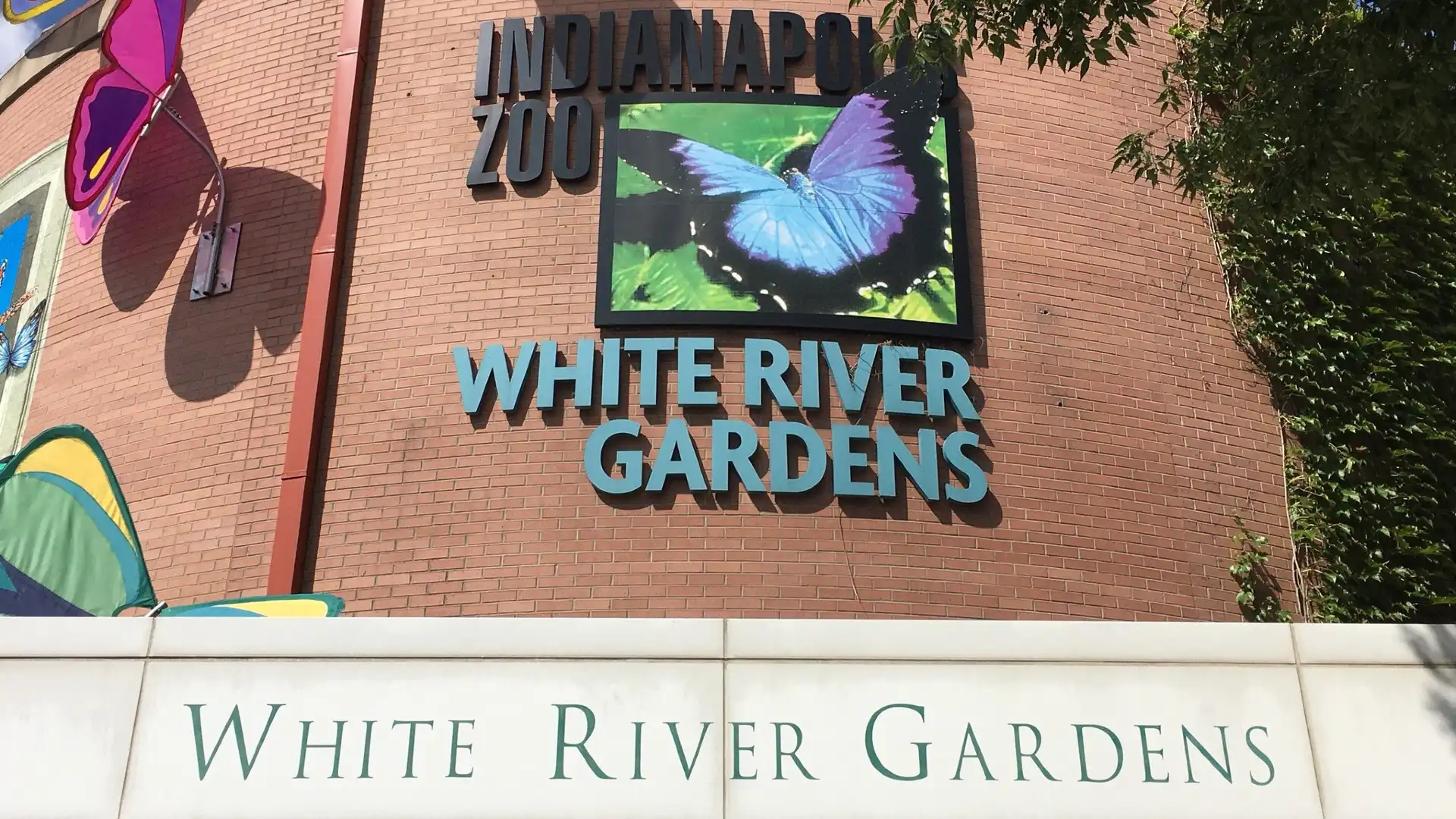 Hotels near White River Gardens