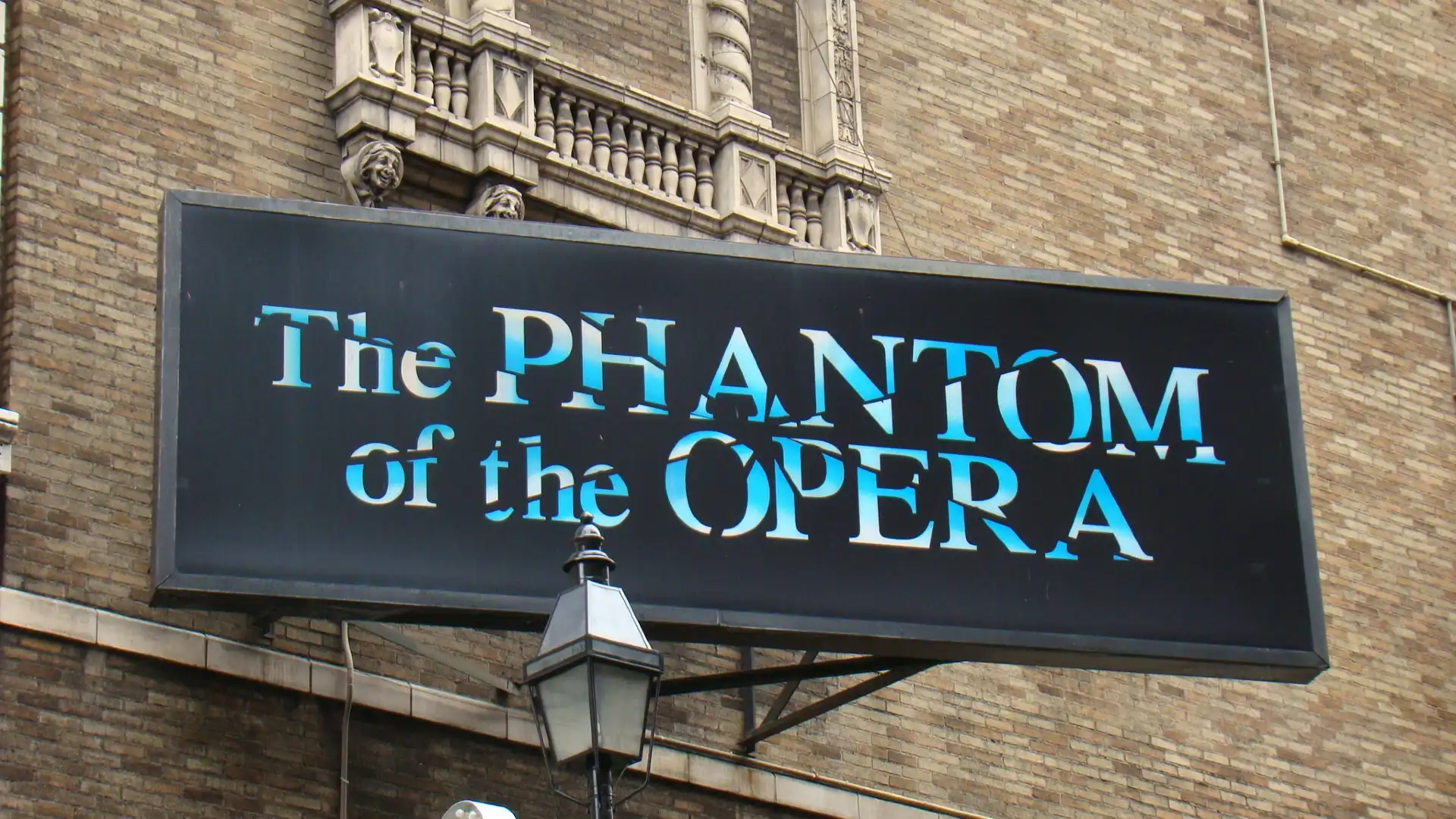Hotels near Majestic Theatre