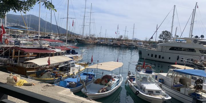 Yacht Point Lounge&Club Bar