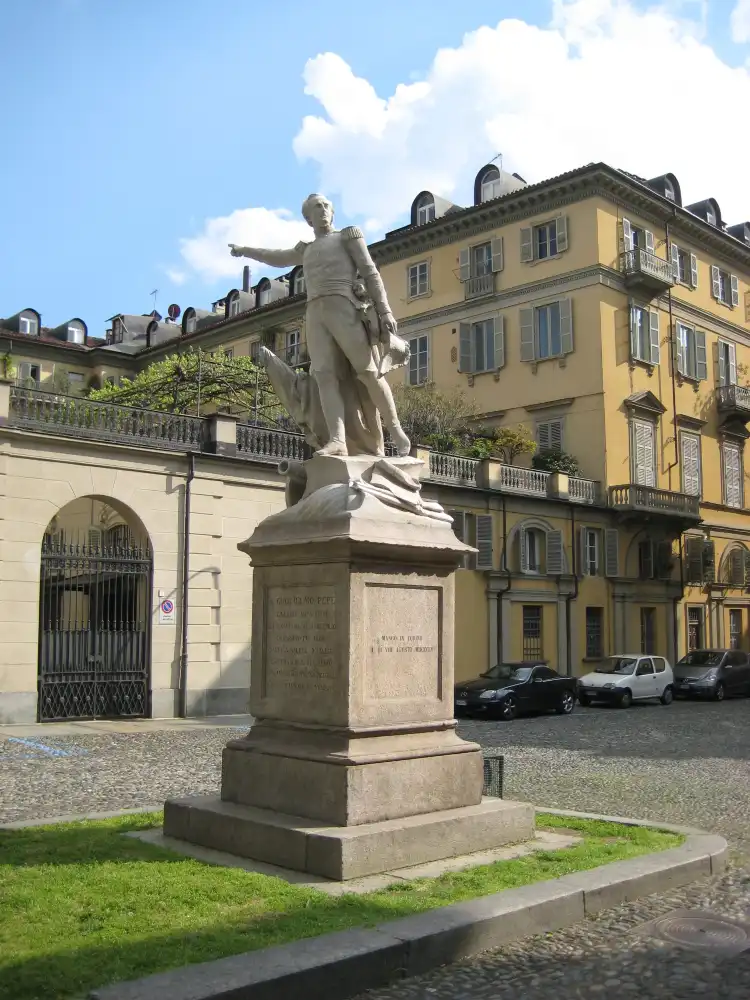 Các khách sạn gần Monumento a Guglielmo Pepe