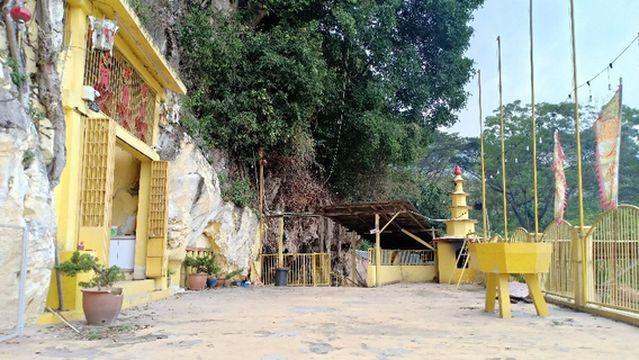 Guan Yin And Ba Xian Cave