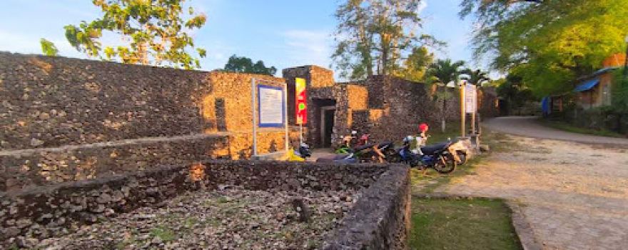Kampéboeni Poort - لون كمفبن , Geheime Poort in het Boeton Sultanaat Fort