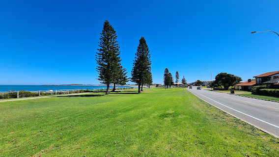 Rockingham Beach