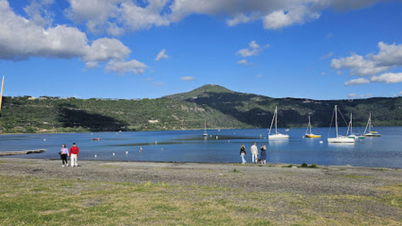 Spiaggia del Lago di Albano