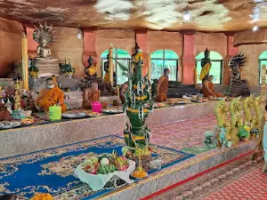 Wat Tham Si Chomphu
