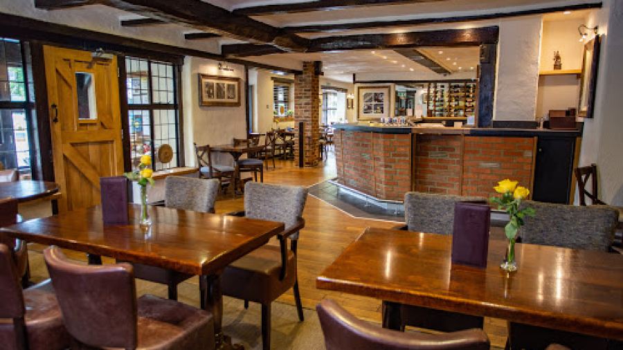 Stirrups Bar & Restaurant