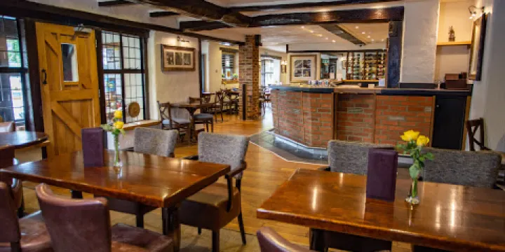 Stirrups Bar & Restaurant