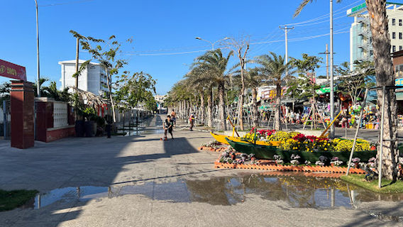 Phố đi bộ Hồ Tràm