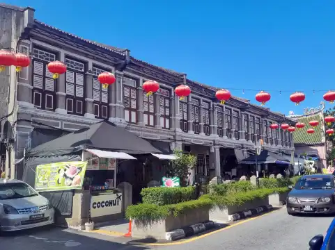 鄰近景隆街的酒店
