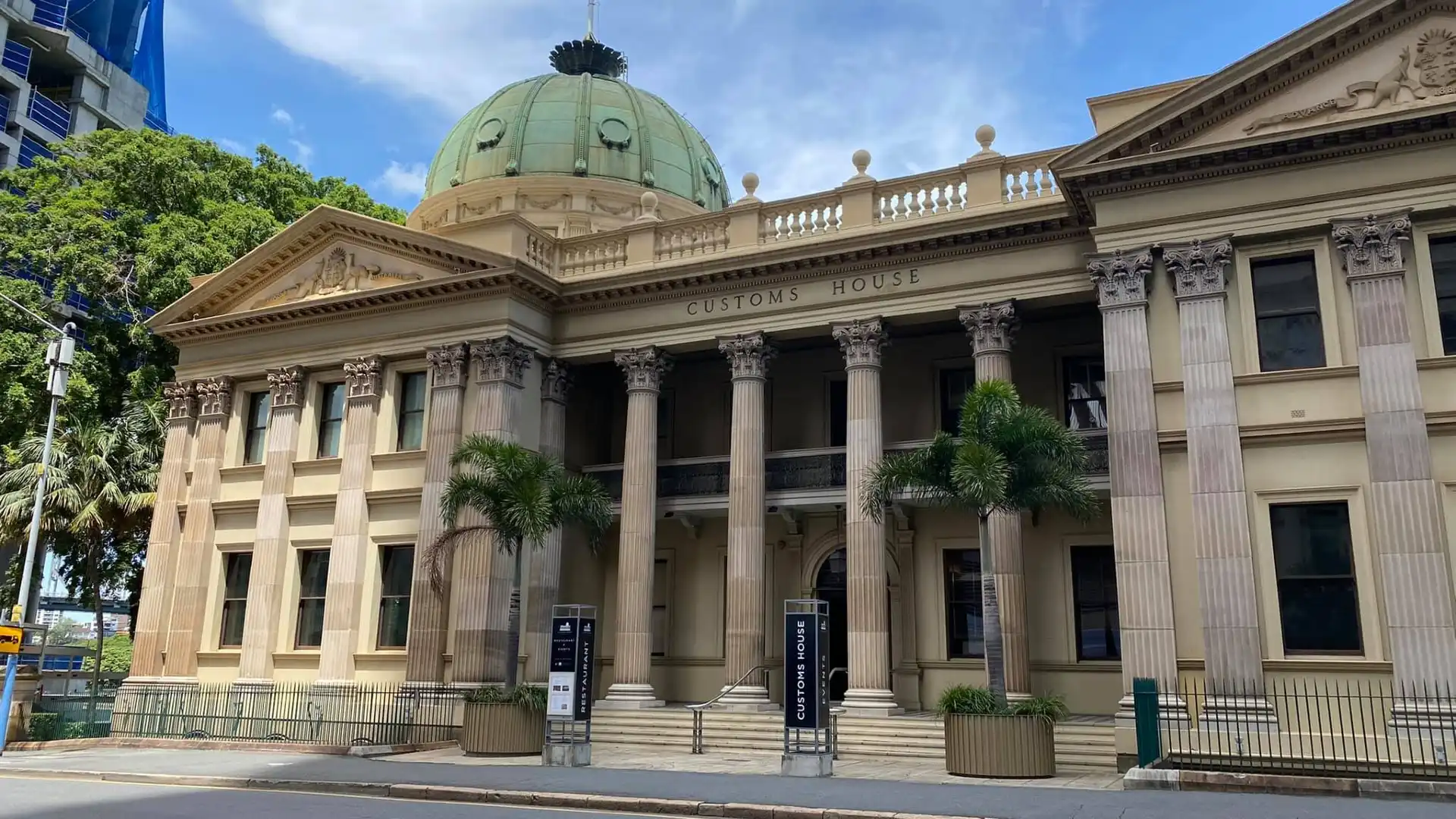 Hotels near Customs House