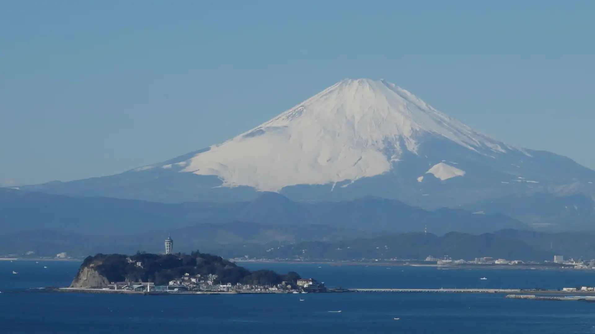披露山公園周辺のホテル
