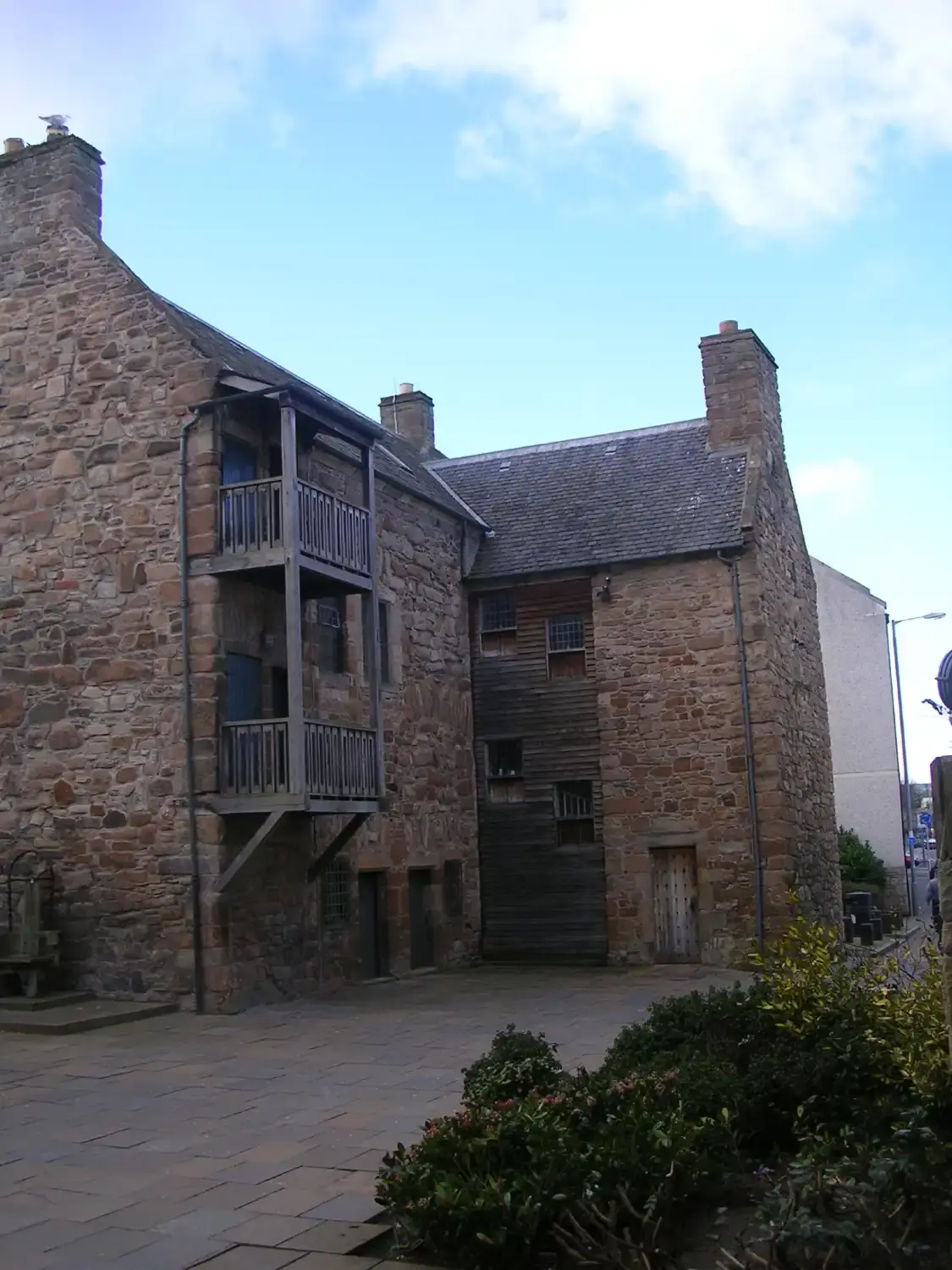Hotels near Loudoun Hall