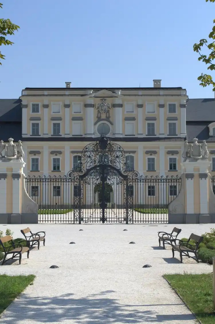 Hotel di Edeleny
