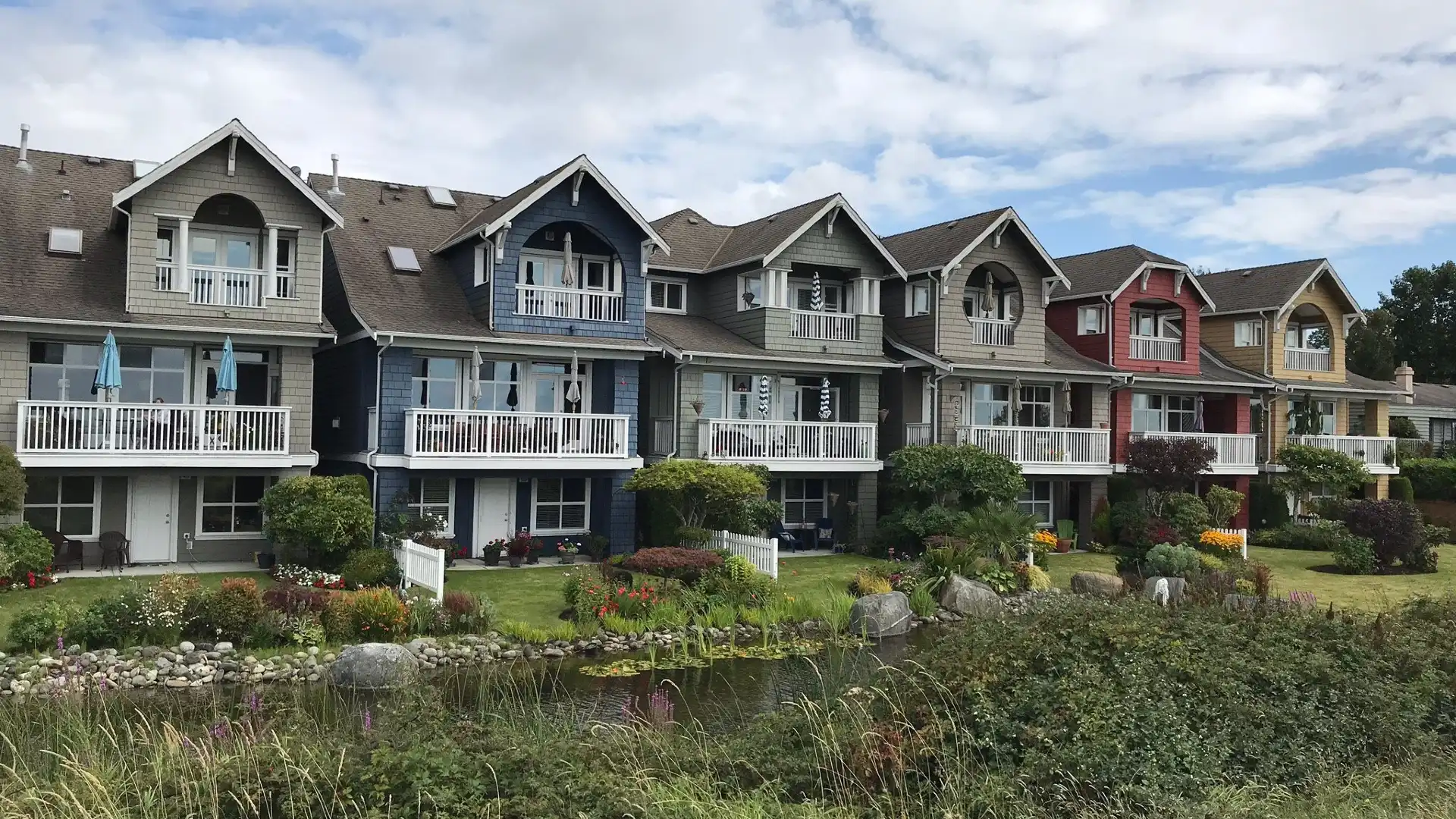 Hotels near West Dyke Recreational Trail
