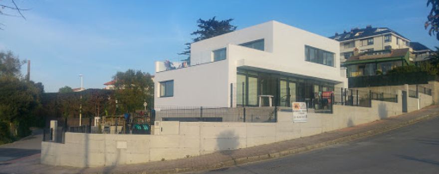 Loredo Surf School