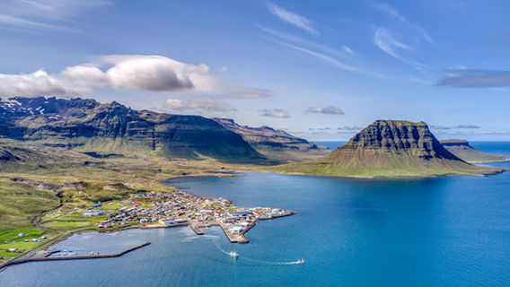 Track leading to Grundarfoss